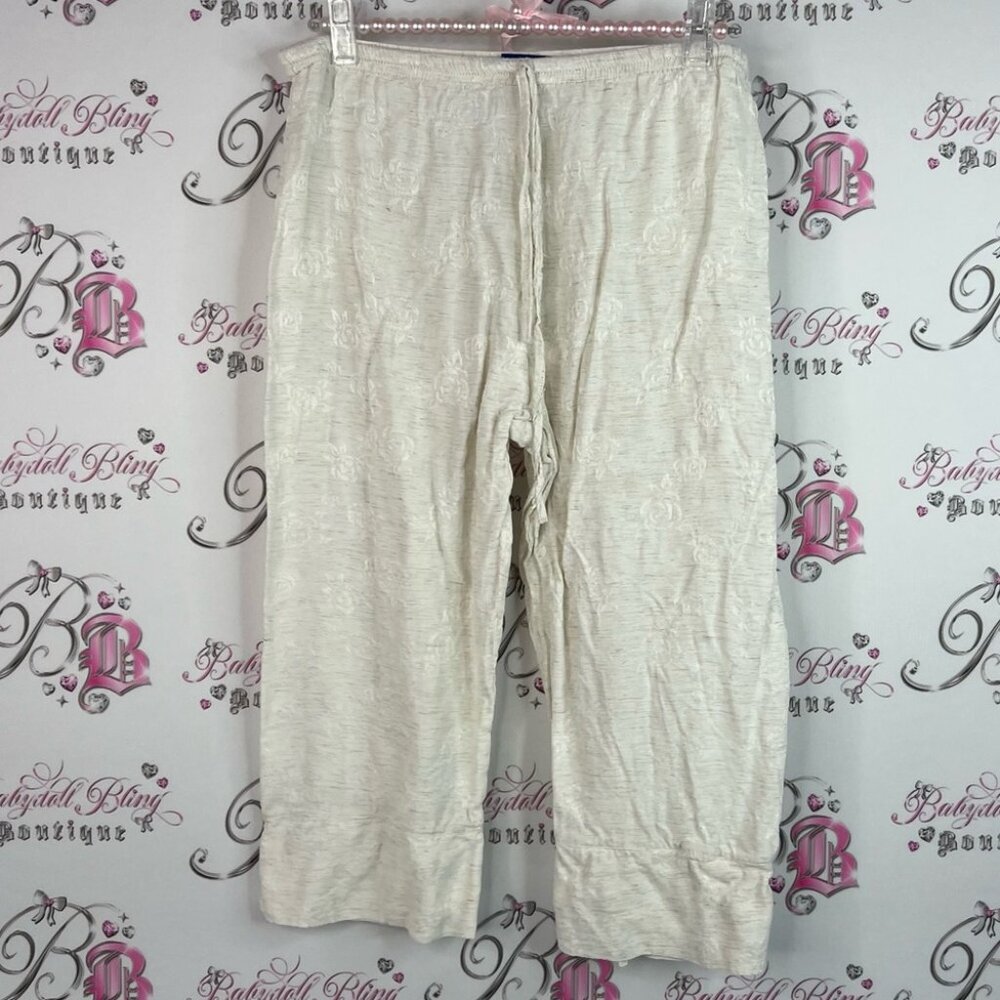 Flying fish capri roses 🌹 light pattern grey white Light Beige Cropped Pants